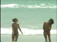Voyeur hot girls at the beach