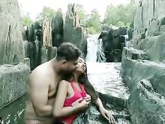 Indian Outdoor Dating sex with Teen Girlfriend! Best Viral Sex